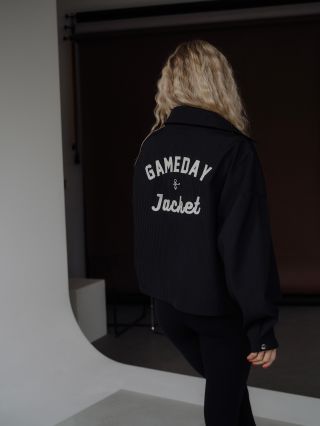 AW ‘25 1st drop je online. Jackets Jackets Jackets. ❤️‍🔥 Máte je tam! Úžasné materiály, lehčí varianta i zateplené kousky,...